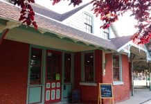 Station Opens to Shoppers